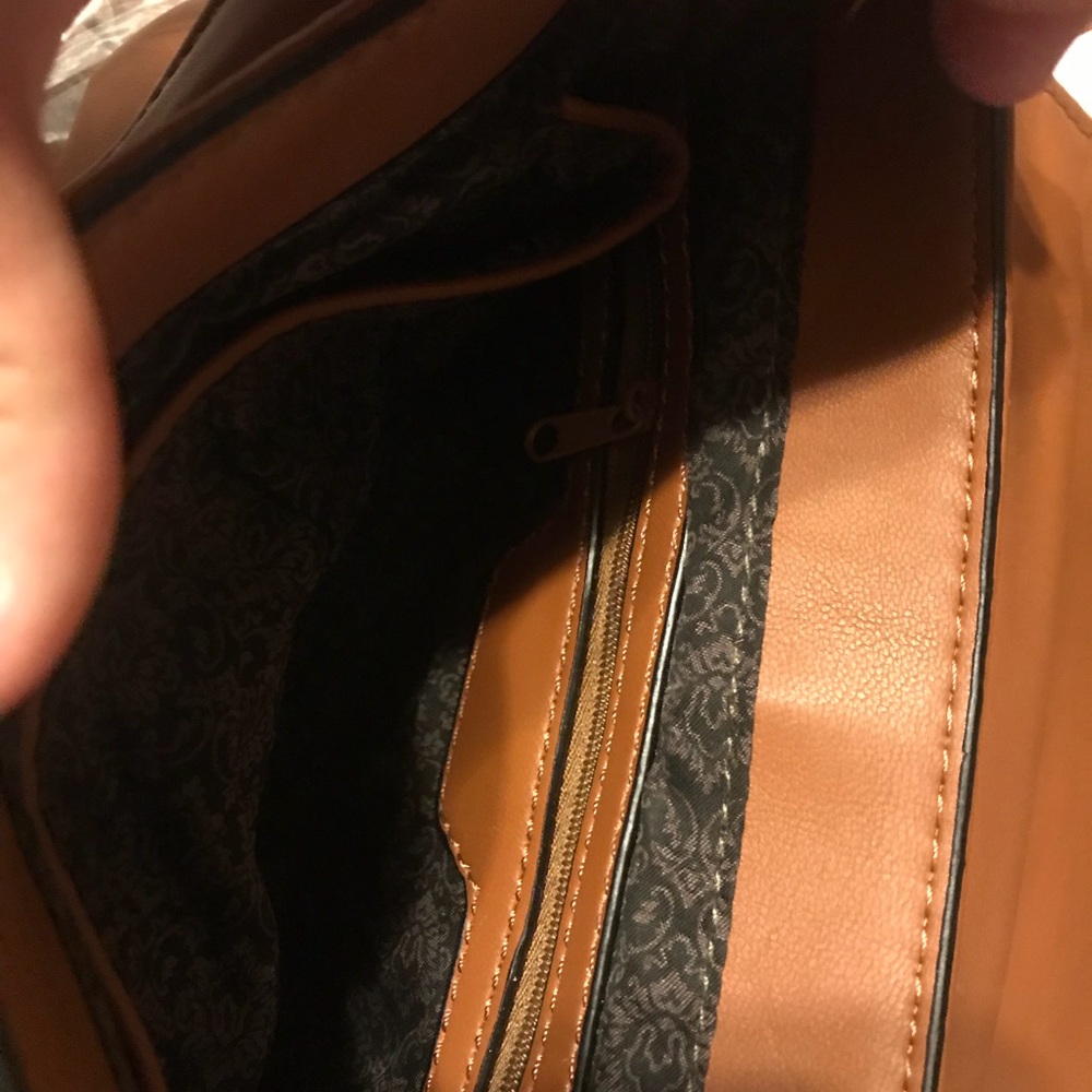 ⭐️crossbody 2 left⚡️brown, and black. - Picture 5 of 6